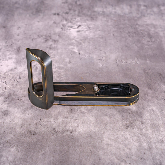 FlexGrip for Leica Q — Black Patina plate, Black Patina grip