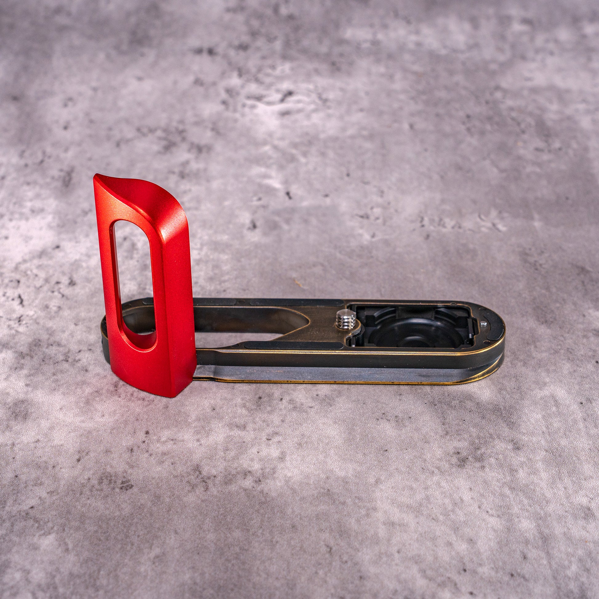 FlexGrip for Leica Q — Black Patina plate, OxBlood grip