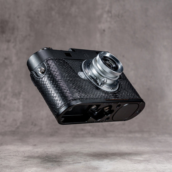 Underside of the black python FlexCase on a Leica M11, base plate and anti-skid pads showing