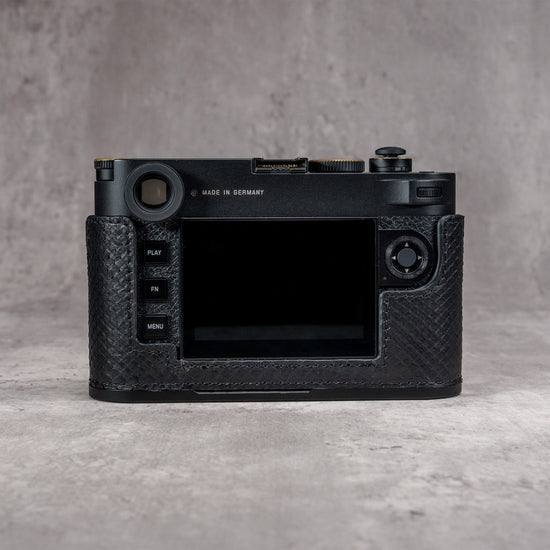 Camera in a black python FlexCase seen from the back, straight on