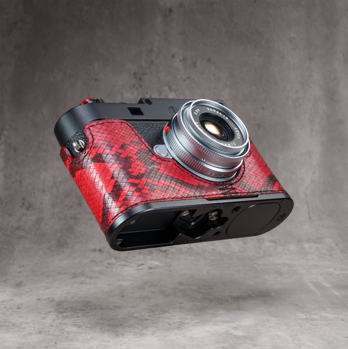Red Python FlexCase on a Leica M11, base angle