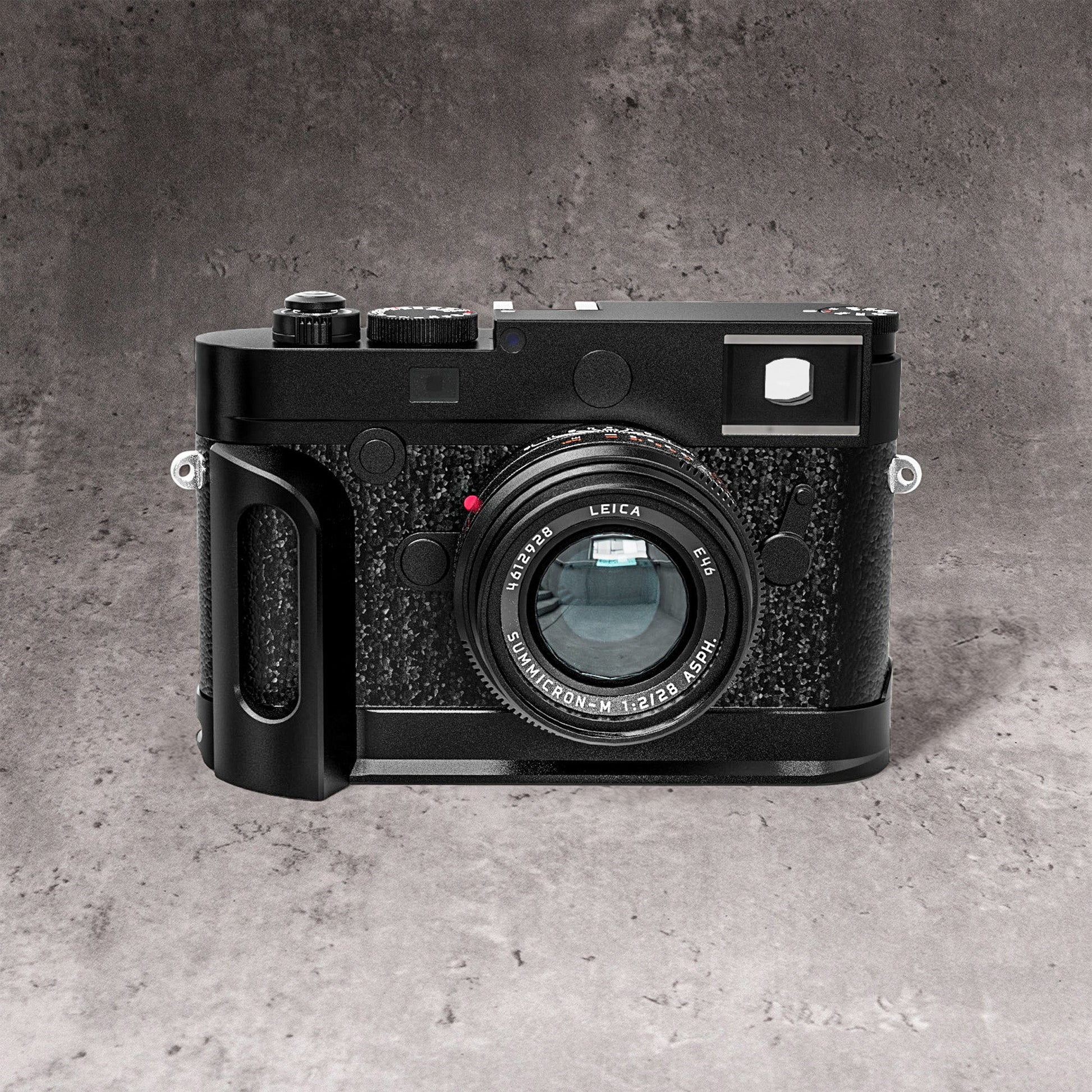 A Leica M10 with the FlexGrip fitted, photographed from the front