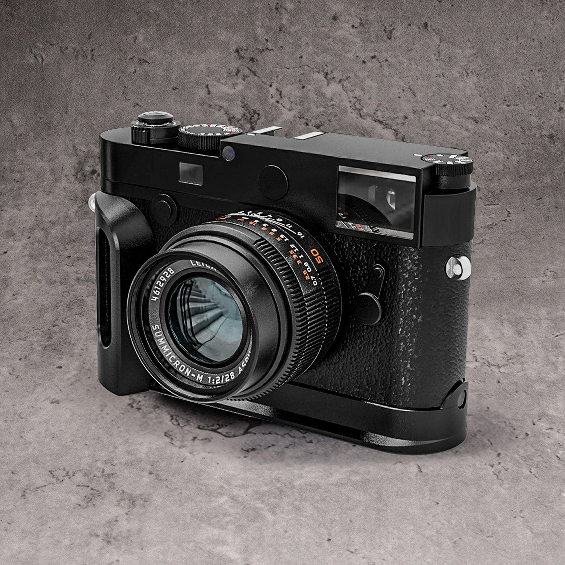 A Leica M10 with the FlexGrip fitted, three quarter view with the lens