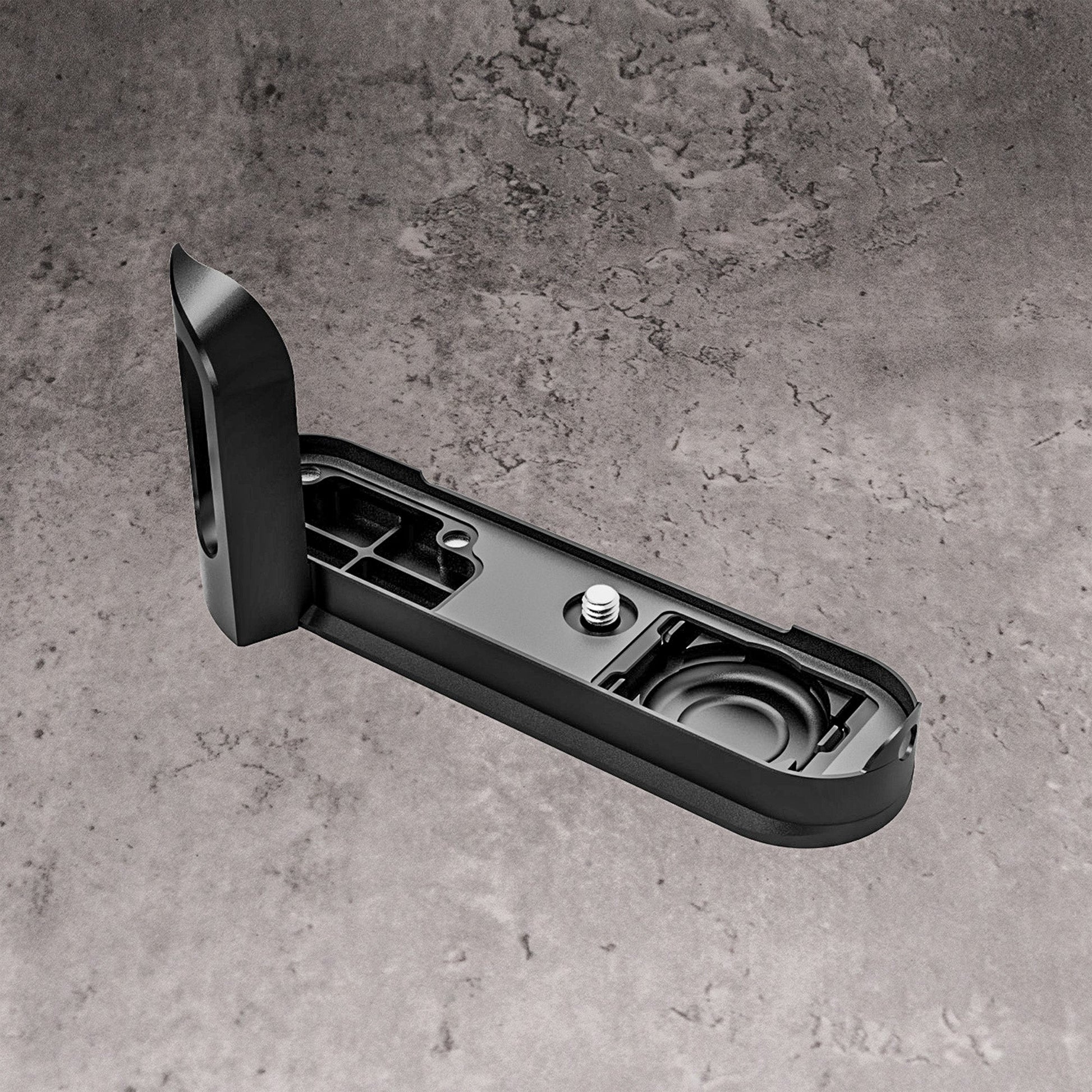 The FlexGrip for the Leica M10 with the access door opened