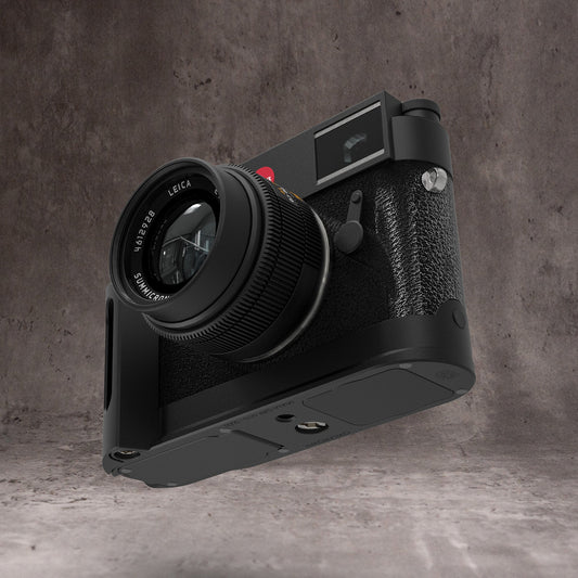 Black Chrome FlexGrip fitted to a Leica M10, front three quarter view with the lens