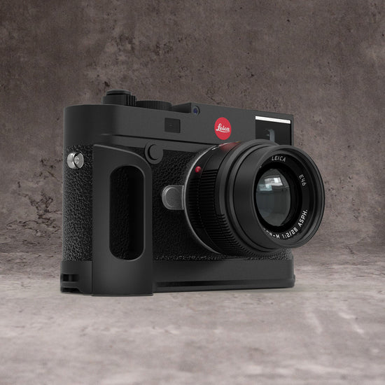 Black Chrome FlexGrip fitted to a Leica M10, seen from the front