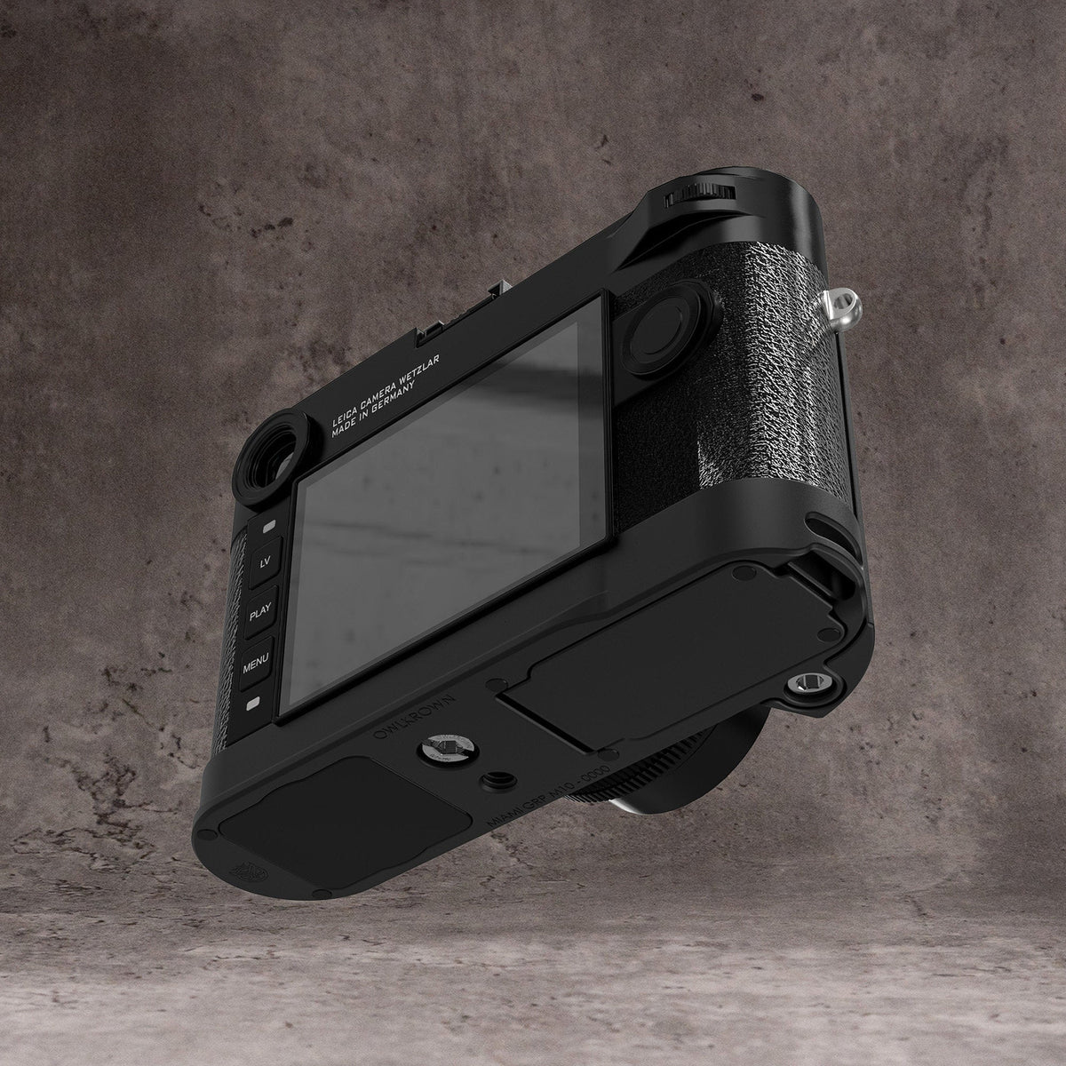 Black Chrome FlexGrip fitted to a Leica M10, seen from the back