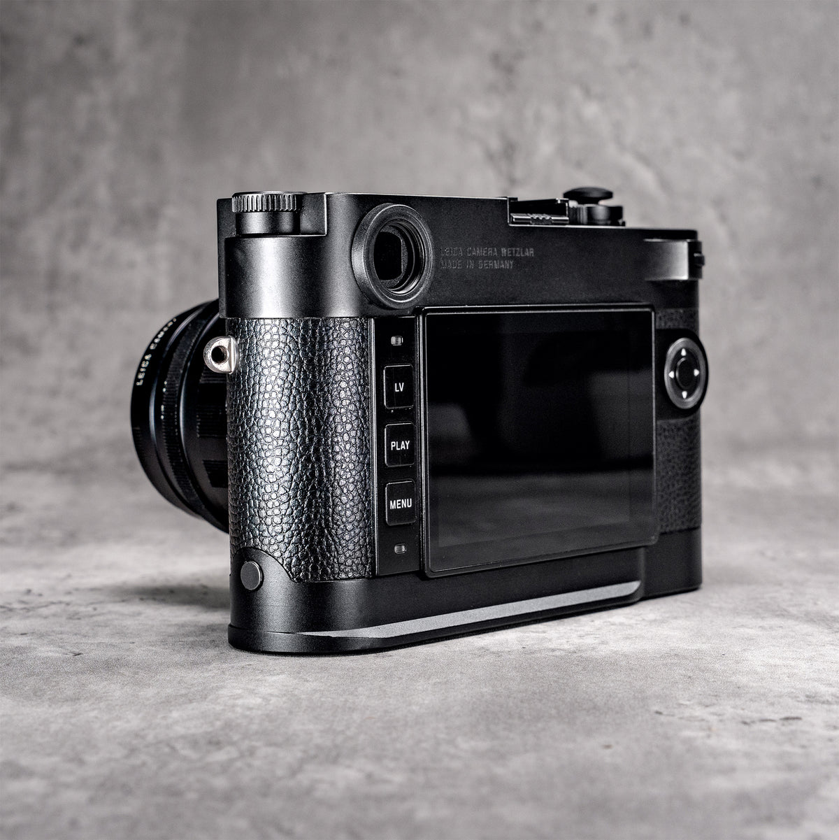 Black Chrome FlexGrip on a Leica M10, side profile from the back