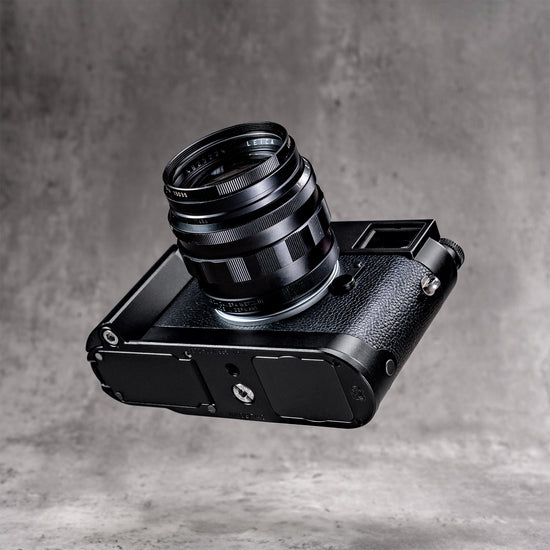 Leica M10 with the Black Chrome FlexGrip, underside with the tripod thread