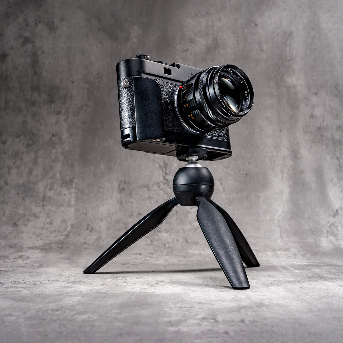 Leica M10 with the Black Chrome FlexGrip on a tabletop tripod