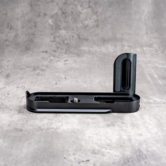 Black Chrome FlexGrip for the Leica M10 from the inside, showing the slot through the grip