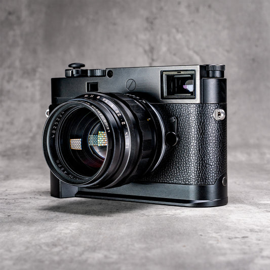 Black Chrome FlexGrip on a Leica M10, seen from the front