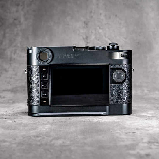 Black Chrome FlexGrip on a Leica M10, seen from the back