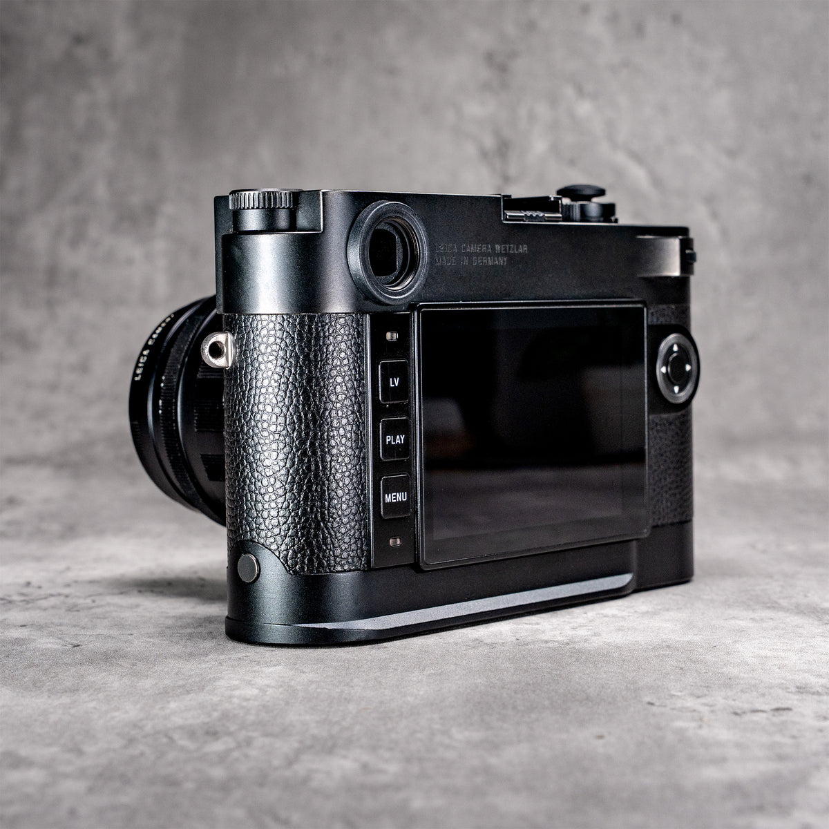 Black Chrome FlexGrip on a Leica M10, side profile from the back