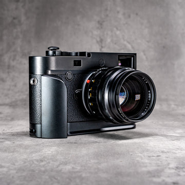Black Chrome FlexGrip fitted to a Leica M10, front three quarter view