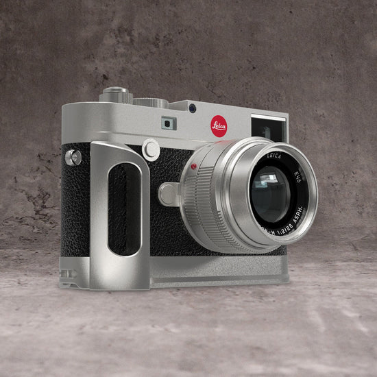 Silver Chrome FlexGrip fitted to a Leica M10, seen from the front