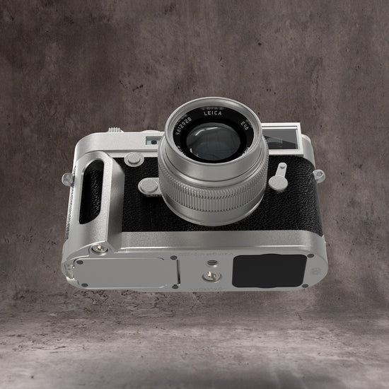 Silver Chrome FlexGrip fitted to a Leica M10, seen from above