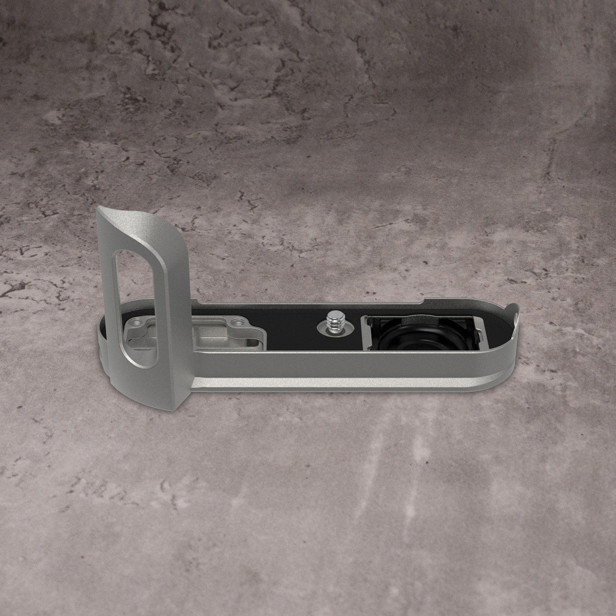 The interior of the Silver Chrome FlexGrip for the Leica M10 with the captive retaining screw