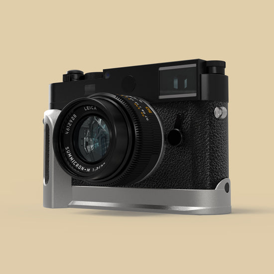 The Leica M10 with the Silver Chrome FlexGrip fitted, front view with the lens
