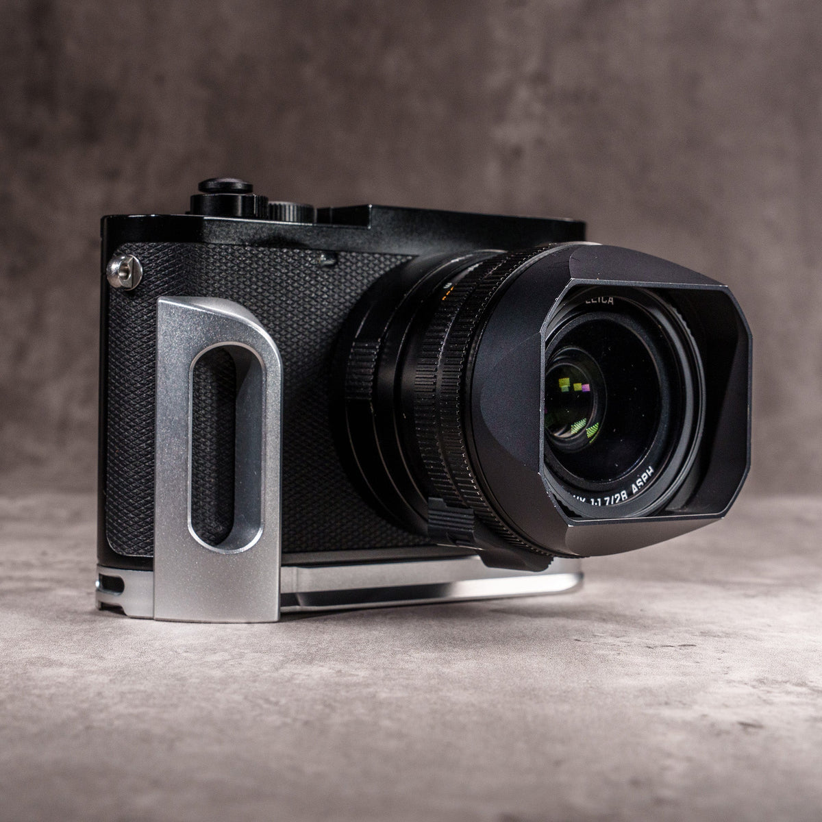 Owlkrown FlexGrip for Leica Q2 and Q3 in Silver Chrome