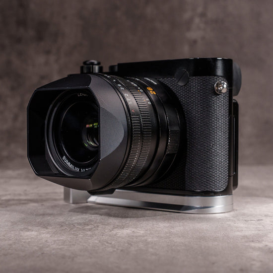 Owlkrown FlexGrip for Leica Q2 and Q3 in Silver Chrome, Arca profile base