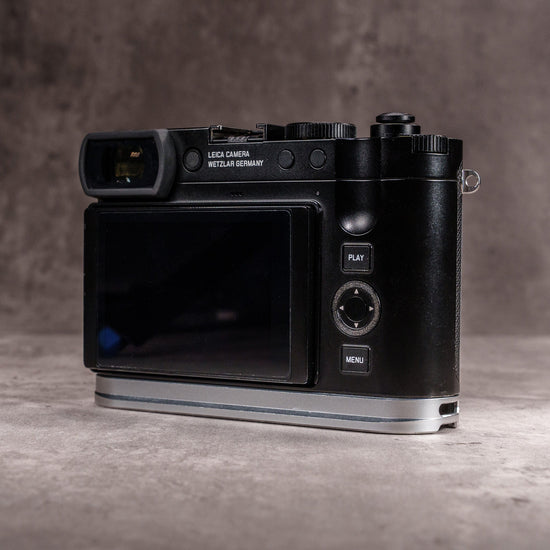 Owlkrown FlexGrip for Leica Q2 and Q3 in Silver Chrome, detail