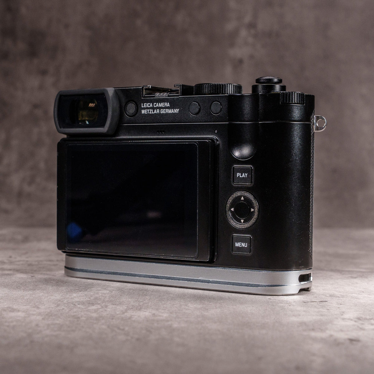 Owlkrown FlexGrip for Leica Q2 and Q3 in Silver Chrome, detail