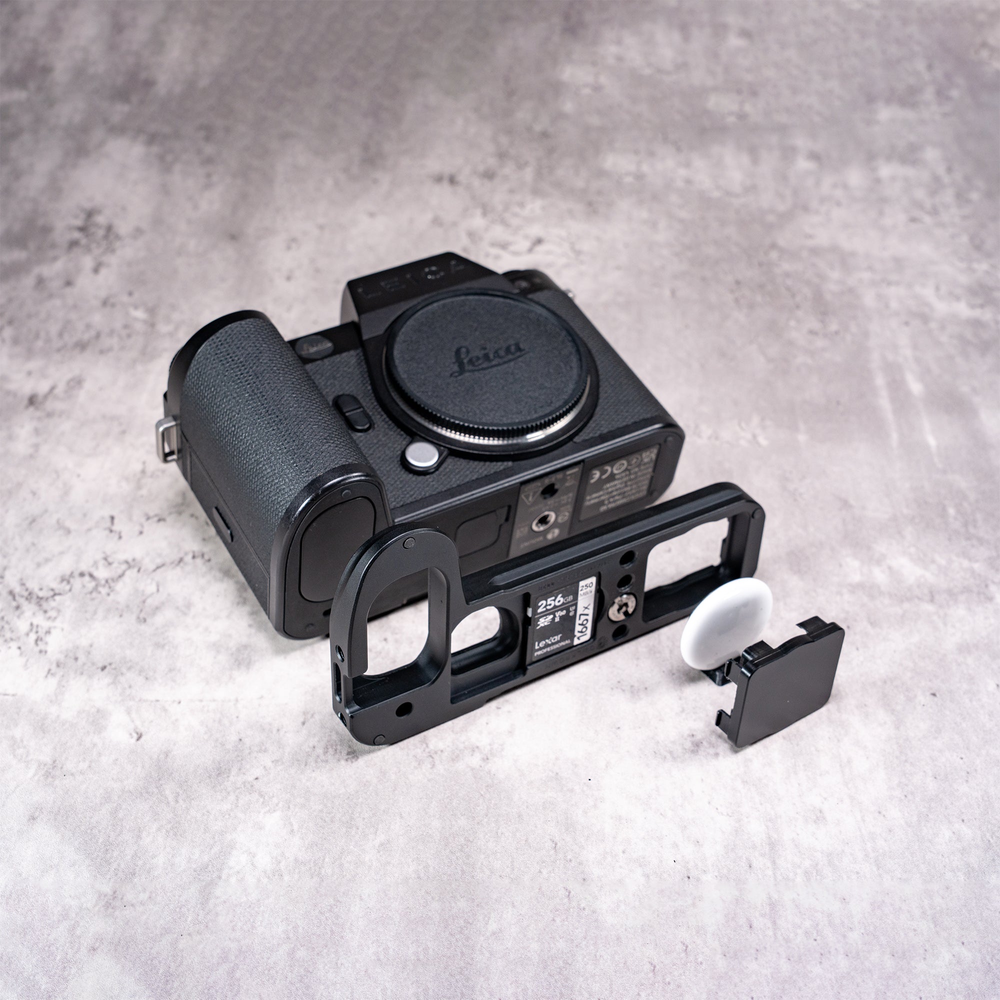 FlexPlate for Leica SL3 | Camera Grip | Owlkrown – Owlkrown