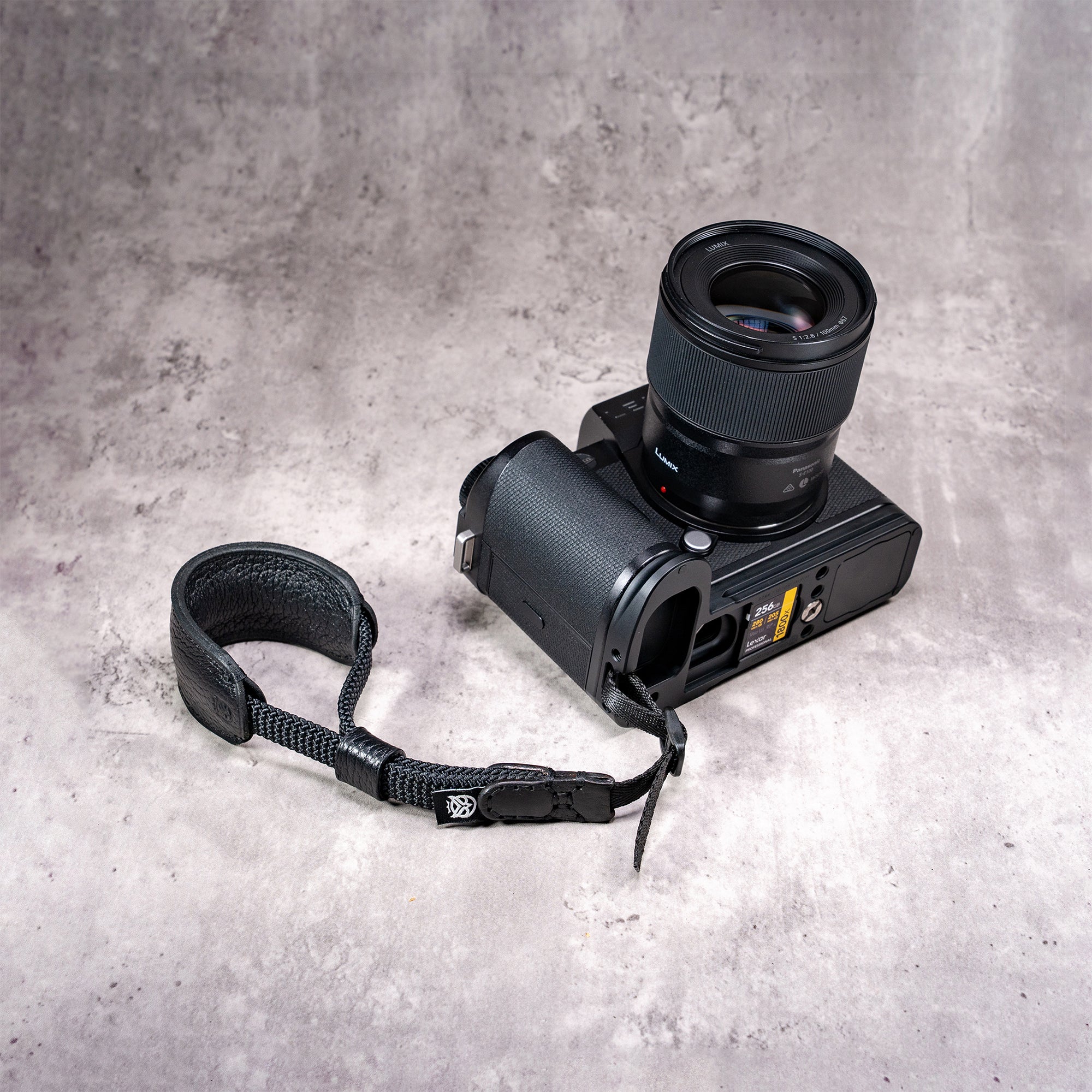 FlexPlate for Leica SL3 | Camera Grip | Owlkrown – Owlkrown