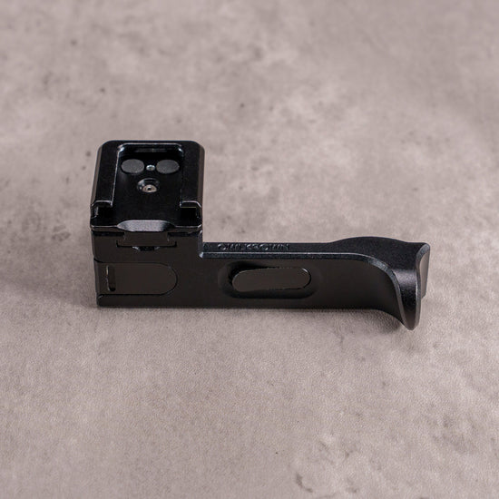 Owlkrown HotGrip for Leica Q2 and Q3 in Black Chrome, hot shoe detail