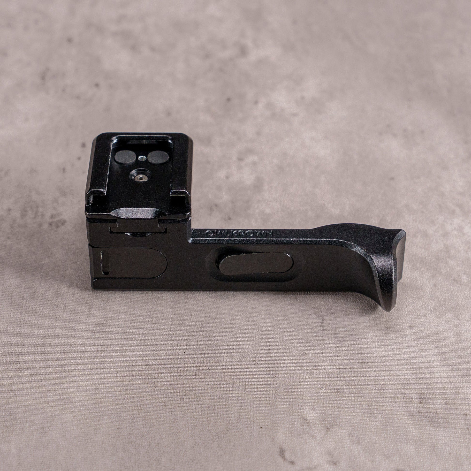 Owlkrown HotGrip for Leica Q2 and Q3 in Black Chrome, hot shoe detail