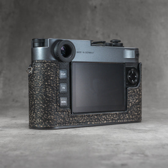 The back of a Leica M11 in the Buffalo SlimCase seen from the other side