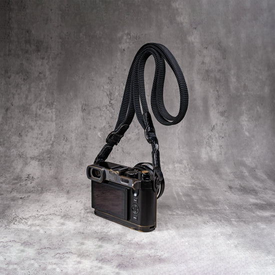 Travel Kit for Leica Q2 and Q3 in Black Patina, fitted to the camera