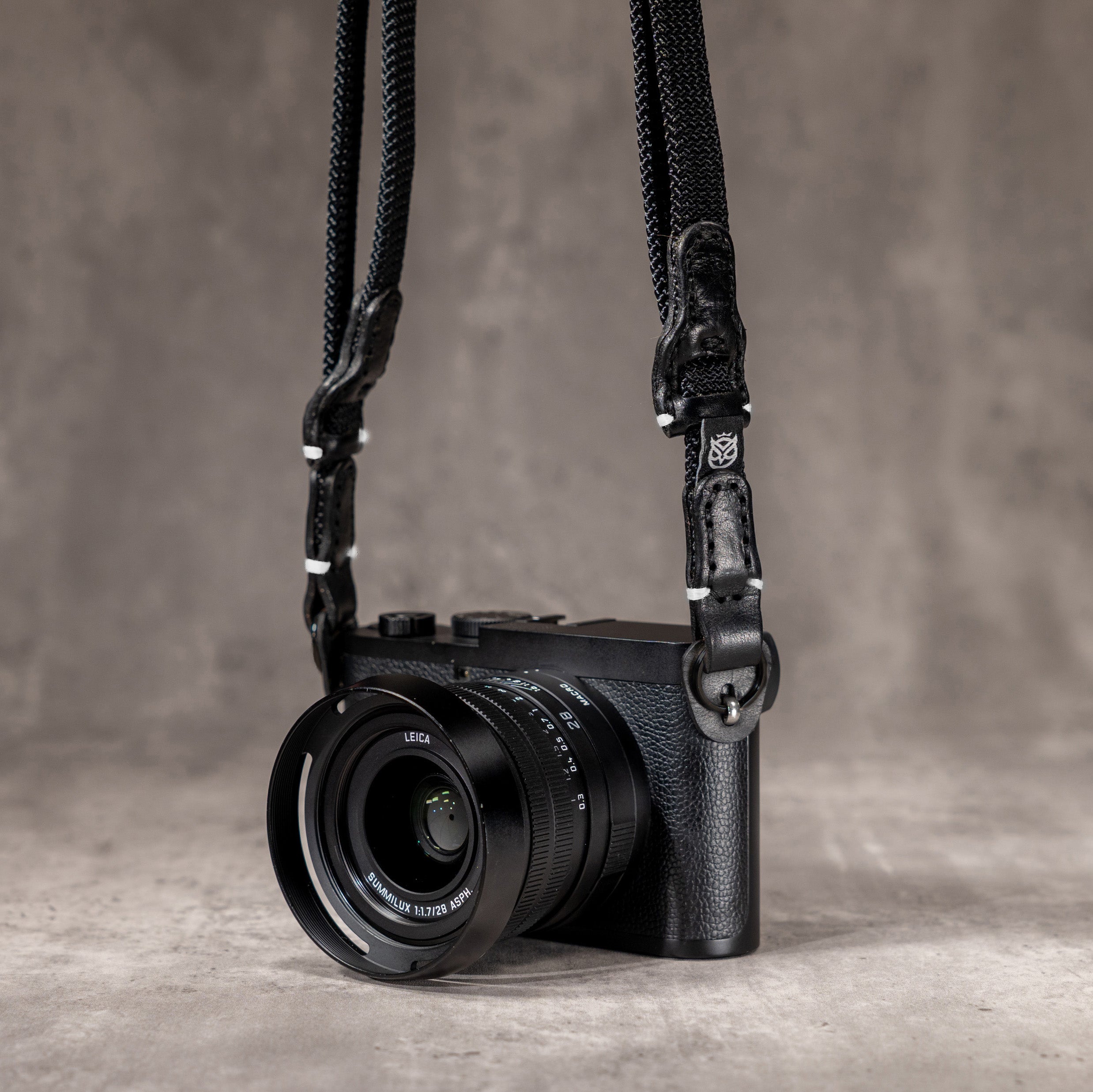 8mmフィルム・リール｜360m, 1200ft｜エルモ Trailflex Adjustable Camera Strap — Monochrome | Owlkrown – Owlkrown