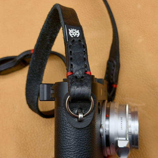 Trailflex Leather strap end and split ring on the lug of a Leica M