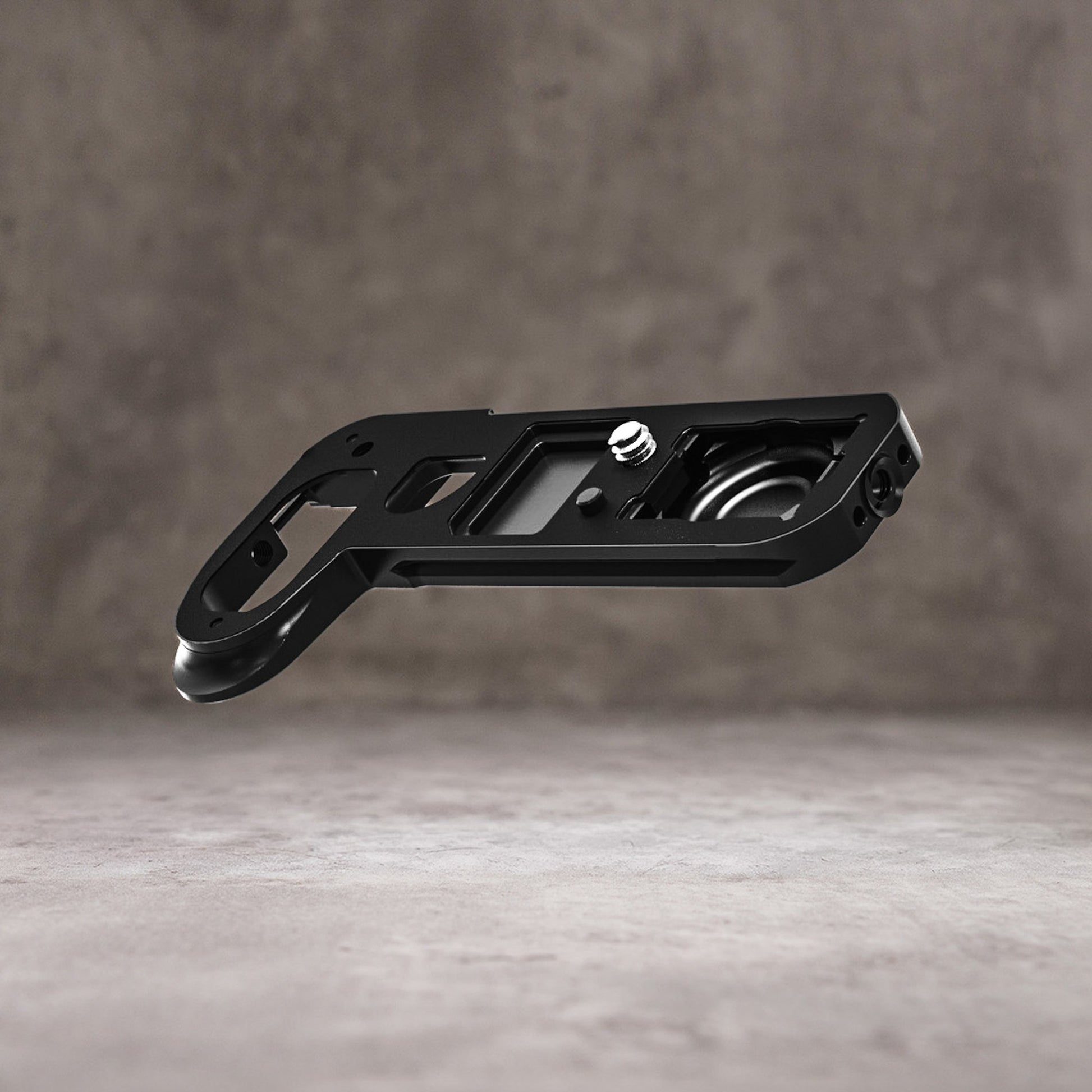 Owlkrown FlexPlate for Leica SL3, angled view of the compartment and mounting hardware
