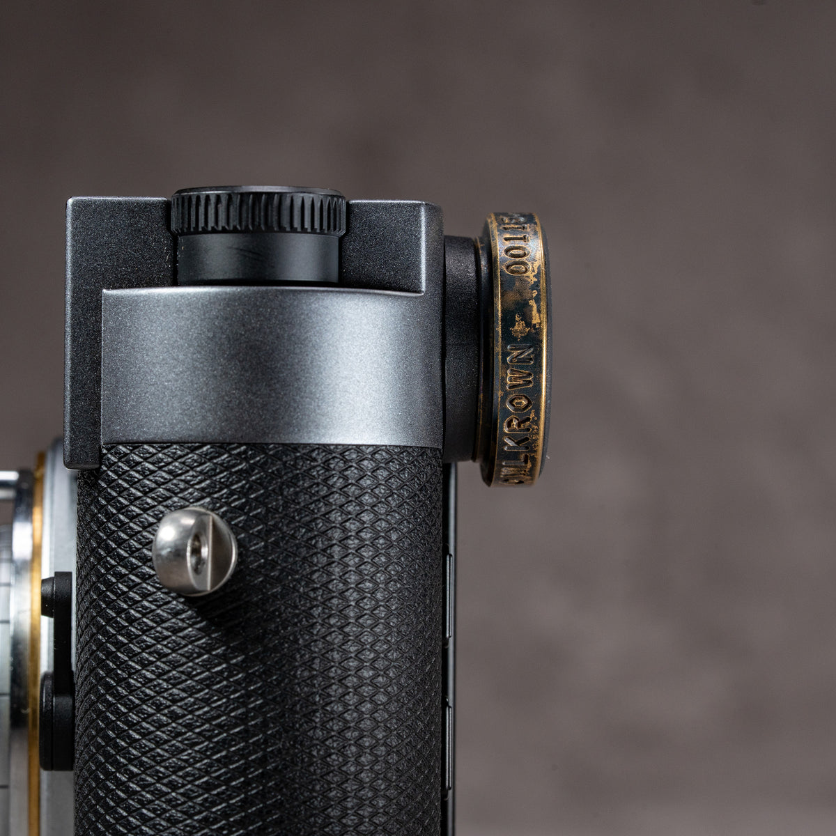 Top-down view of the M-EyeKup Black Patina on a Leica M eyepiece